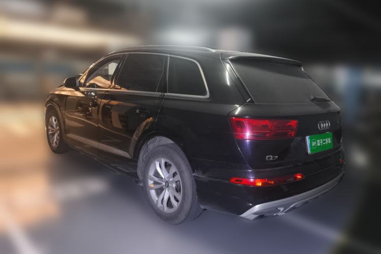 Used Audi Q7 2018 40 TFSI Comfort Model Rear Left 45 Deg