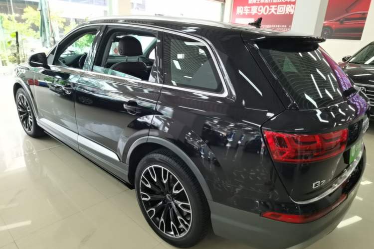 Used Audi Q7 2018 45 TFSI Technology Edition Rear Left 45 Deg