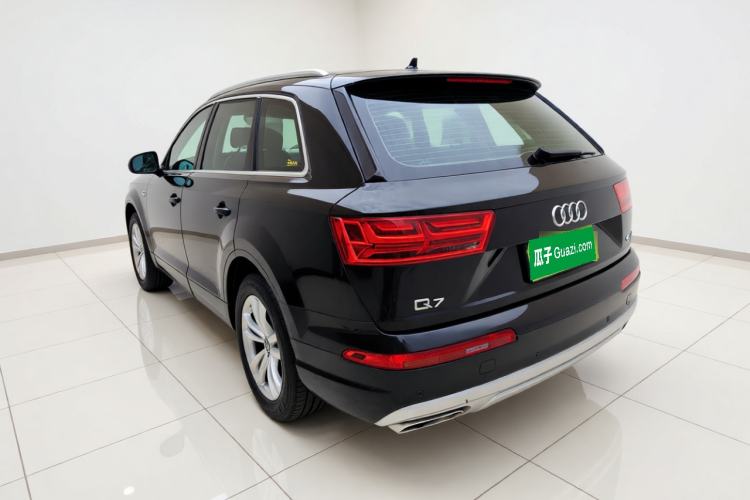 Used Audi Q7 2018 40 TFSI Comfort Model Rear Left 45 Deg