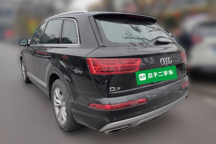 Used Audi Q7 2018 40 TFSI Comfort Model Rear Left 45 Deg