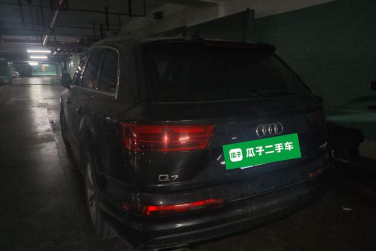 Used Audi Q7 2018 40 TFSI Comfort Model Rear Left 45 Deg