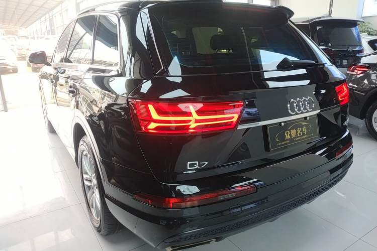 Used Audi Q7 2018 40 TFSI Comfort Model Rear Left 45 Deg