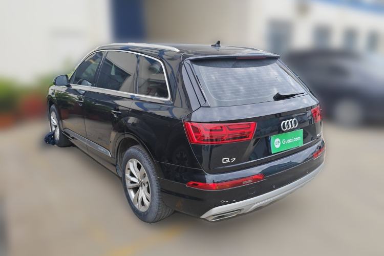 Used Audi Q7 2018 40 TFSI Comfort Model Rear Left 45 Deg