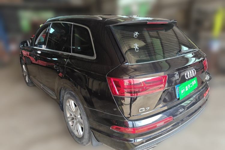 Used Audi Q7 2018 40 TFSI Comfort Model Rear Left 45 Deg