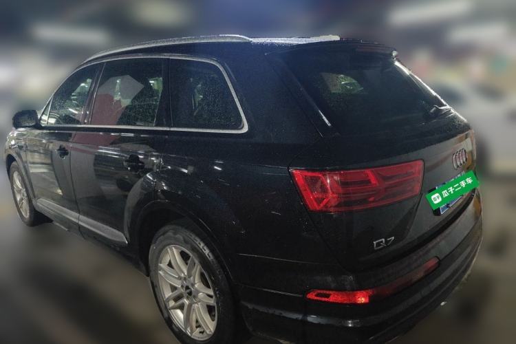 Used Audi Q7 2018 40 TFSI Comfort Model Rear Left 45 Deg