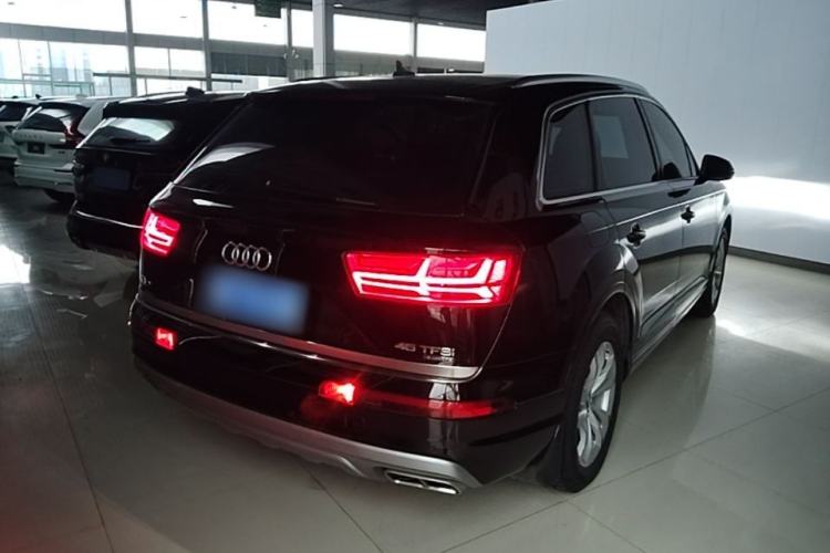 Used Audi Q7 2018 45 TFSI Technology Edition Rear Right 45 Deg