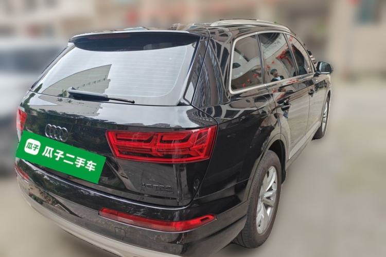 Used Audi Q7 2018 40 TFSI Comfort Model Rear Right 45 Deg