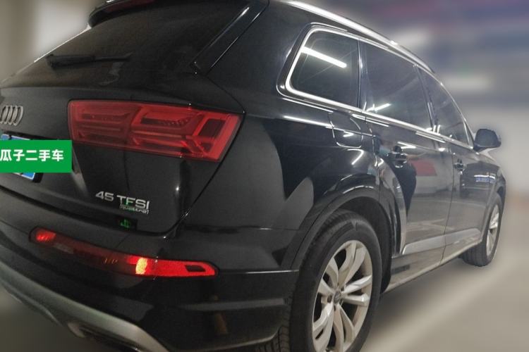 Used Audi Q7 2018 45 TFSI Technology Edition Rear Right 45 Deg