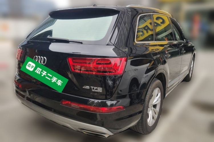 Used Audi Q7 2018 40 TFSI Comfort Model Rear Right 45 Deg