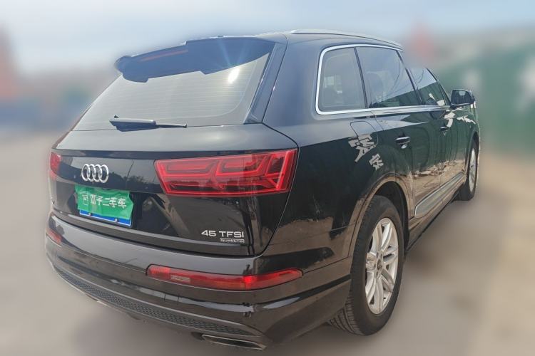 Used Audi Q7 2018 40 TFSI Comfort Model Rear Right 45 Deg