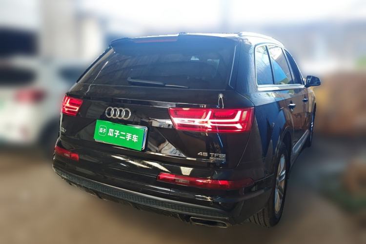 Used Audi Q7 2018 40 TFSI Comfort Model Rear Right 45 Deg