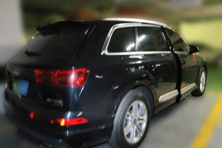 Used Audi Q7 2018 40 TFSI Comfort Model Rear Right 45 Deg