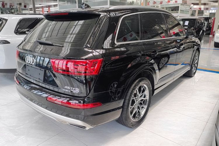 Used Audi Q7 2018 45 TFSI Technology Edition Rear Right 45 Deg
