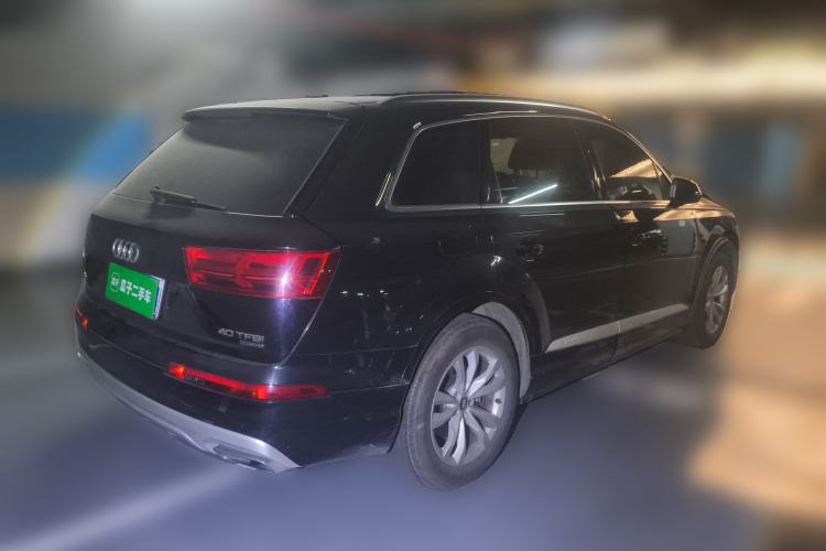 Used Audi Q7 2018 40 TFSI Comfort Model Rear Right 45 Deg