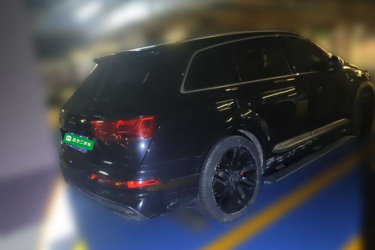 Used Audi Q7 2018 40 TFSI Comfort Model Rear Right 45 Deg