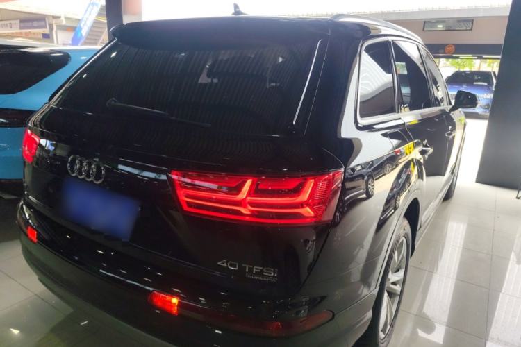 Used Audi Q7 2018 40 TFSI Comfort Model Rear Right 45 Deg