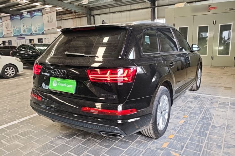 Used Audi Q7 2018 40 TFSI Comfort Model Rear Right 45 Deg