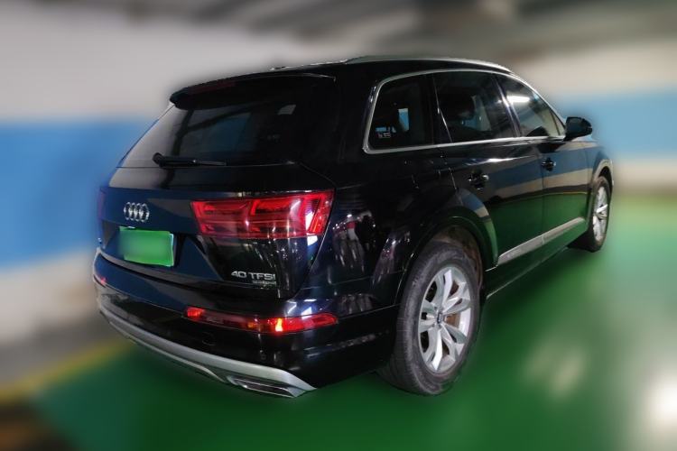 Used Audi Q7 2018 40 TFSI Comfort Model Rear Right 45 Deg