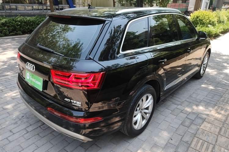 Used Audi Q7 2018 40 TFSI Comfort Model Rear Right 45 Deg