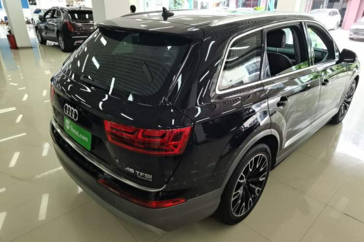 Used Audi Q7 2018 45 TFSI Technology Edition Rear Right 45 Deg