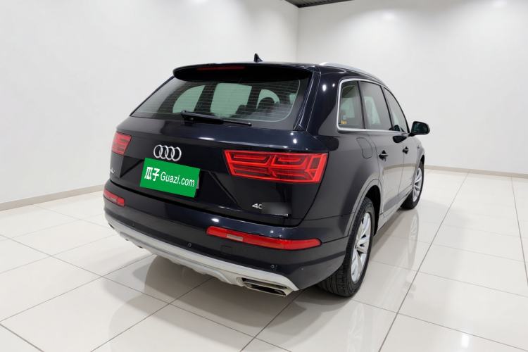 Used Audi Q7 2018 40 TFSI Comfort Model Rear Right 45 Deg