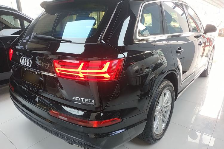Used Audi Q7 2018 40 TFSI Comfort Model Rear Right 45 Deg