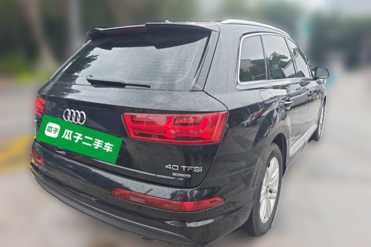 Used Audi Q7 2018 40 TFSI Comfort Model Rear Right 45 Deg