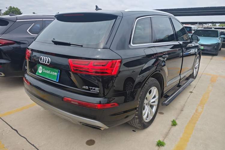 Used Audi Q7 2018 45 TFSI Technology Edition Rear Right 45 Deg