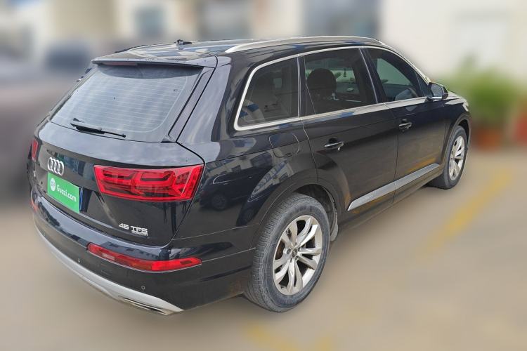 Used Audi Q7 2018 40 TFSI Comfort Model Rear Right 45 Deg