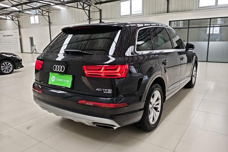 Used Audi Q7 2018 40 TFSI Comfort Model Rear Right 45 Deg