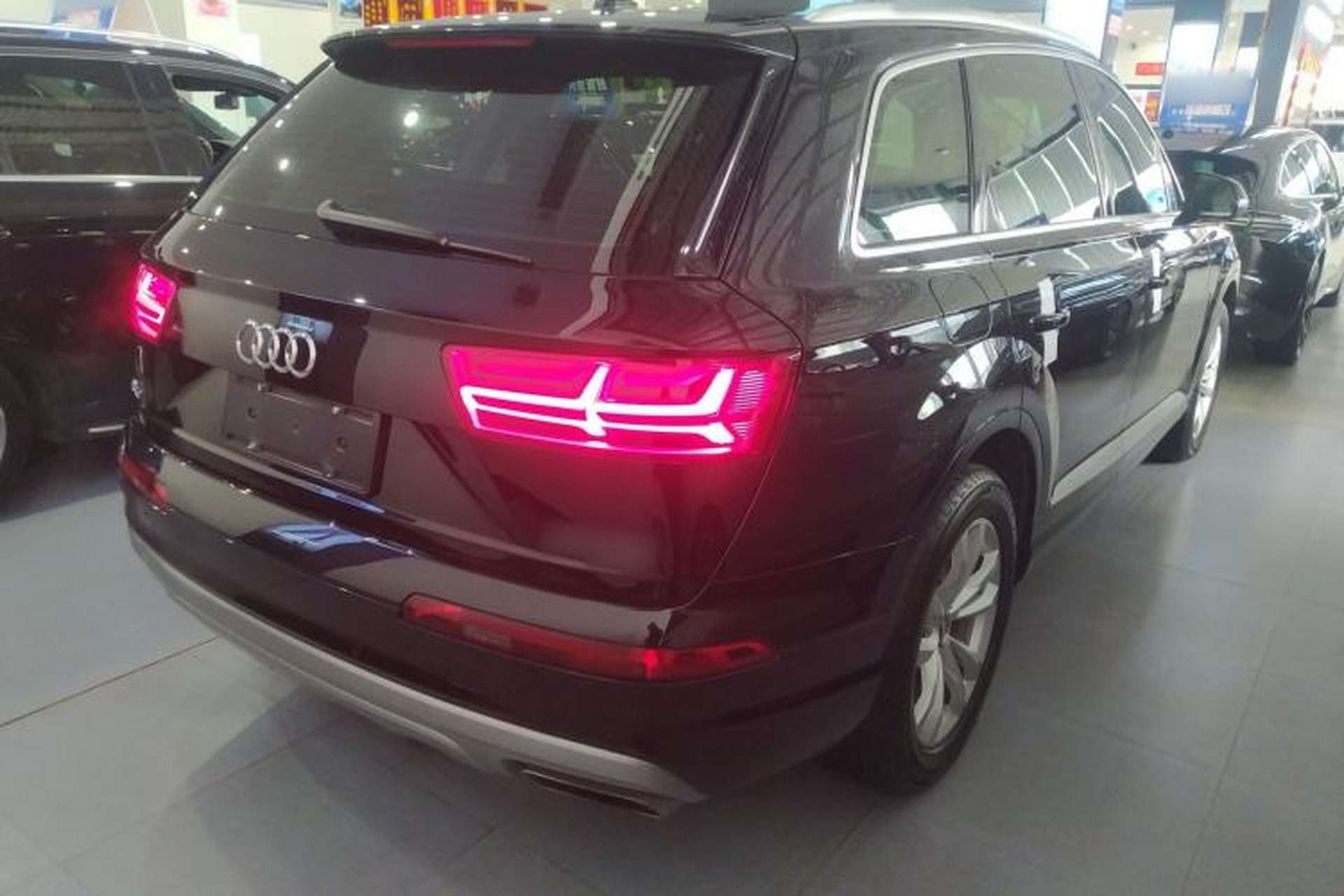 Used Audi Q7 2018 40 TFSI Comfort Model Rear Right 45 Deg
