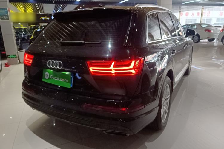 Used Audi Q7 2018 40 TFSI Comfort Model Rear Right 45 Deg