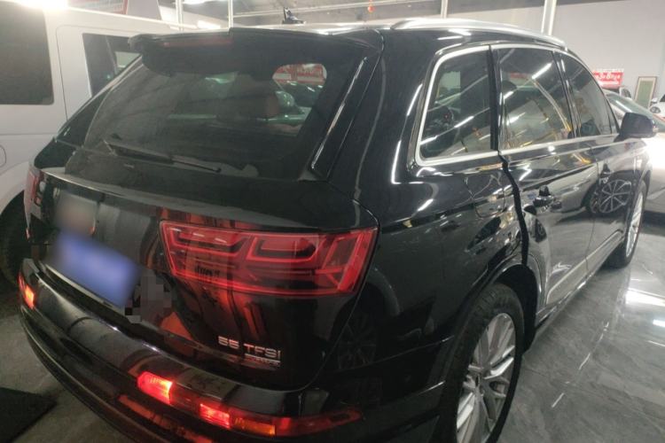 Used Audi Q7 2018 45 TFSI Technology Edition Rear Right 45 Deg