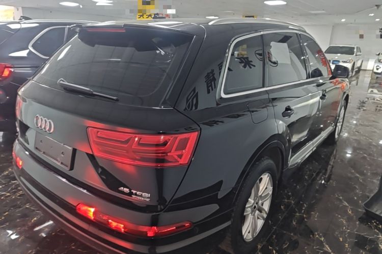 Used Audi Q7 2018 40 TFSI Comfort Model Rear Right 45 Deg