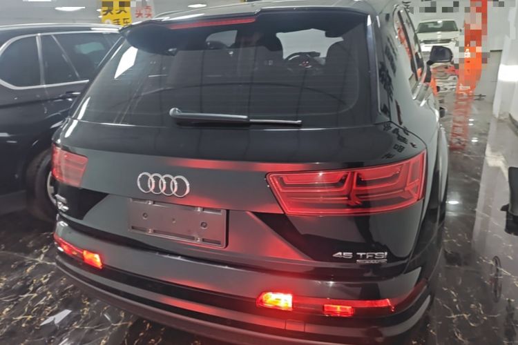 Used Audi Q7 2018 40 TFSI Comfort Model Rear