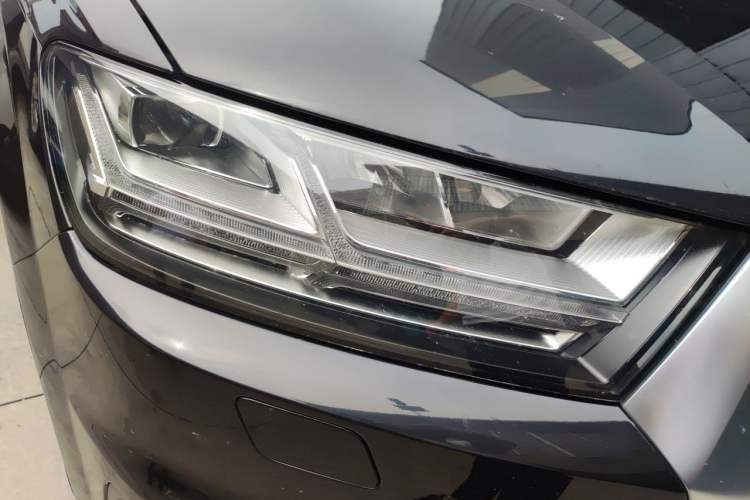 Used Audi Q7 2018 45 TFSI Technology Edition Right Front Headlight