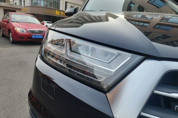 Used Audi Q7  Right Front Headlight