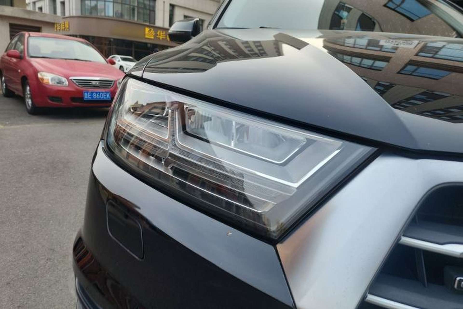 Used Audi Q7  Right Front Headlight