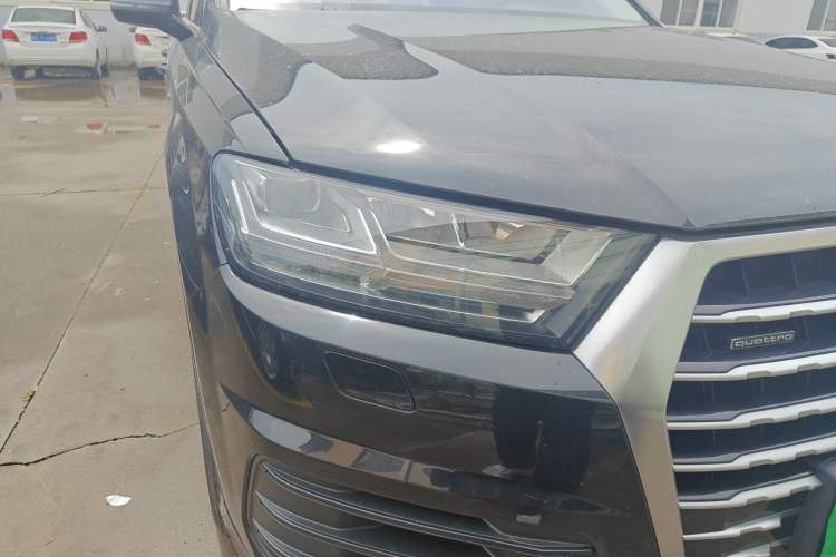 Used Audi Q7 2018 40 TFSI Comfort Model Right Front Headlight
