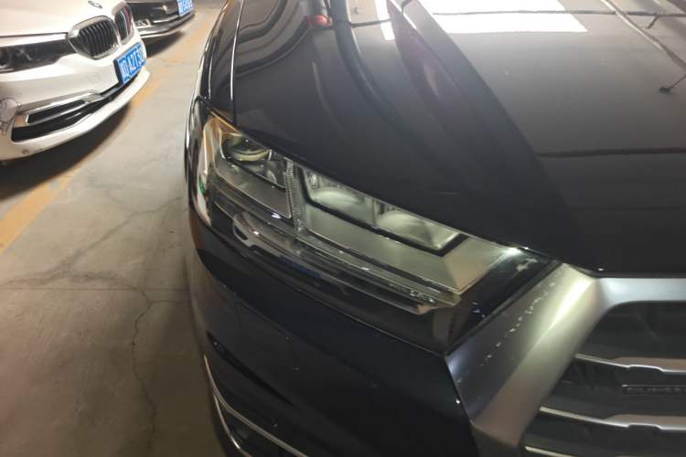 Used Audi Q7 2018 40 TFSI Comfort Model Right Front Headlight