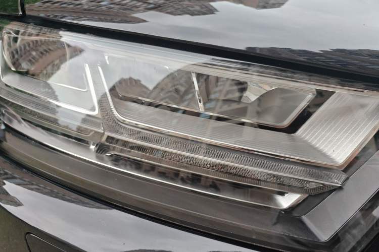Used Audi Q7 2018 40 TFSI Comfort Model Right Front Headlight