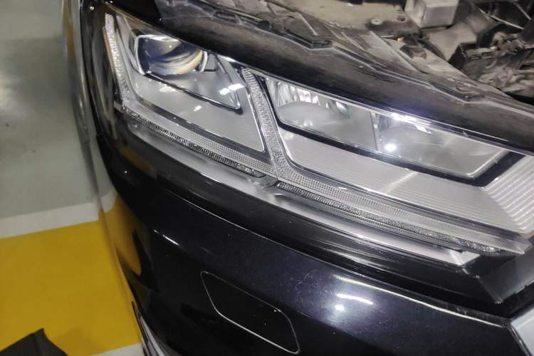Used Audi Q7 2018 45 TFSI Technology Edition Right Front Headlight