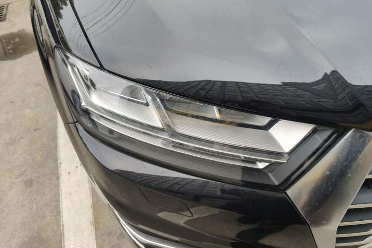 Used Audi Q7 2018 40 TFSI Comfort Model Right Front Headlight