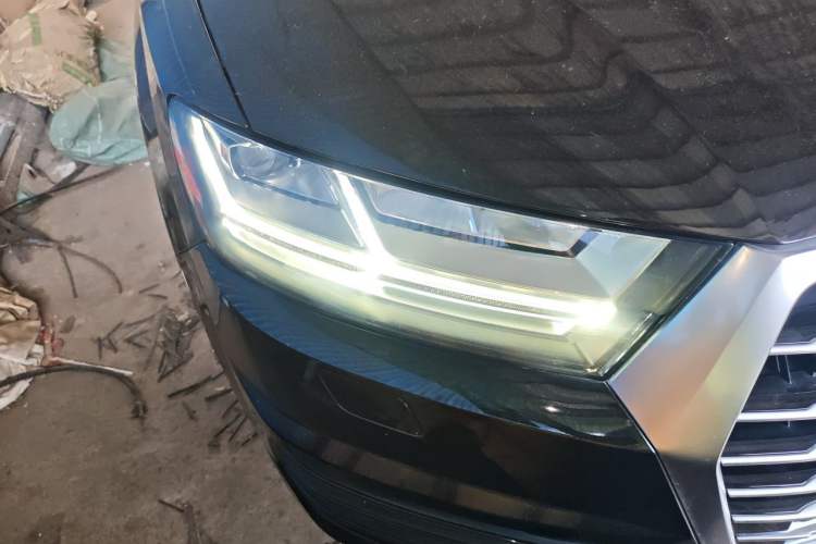 Used Audi Q7 2018 40 TFSI Comfort Model Right Front Headlight