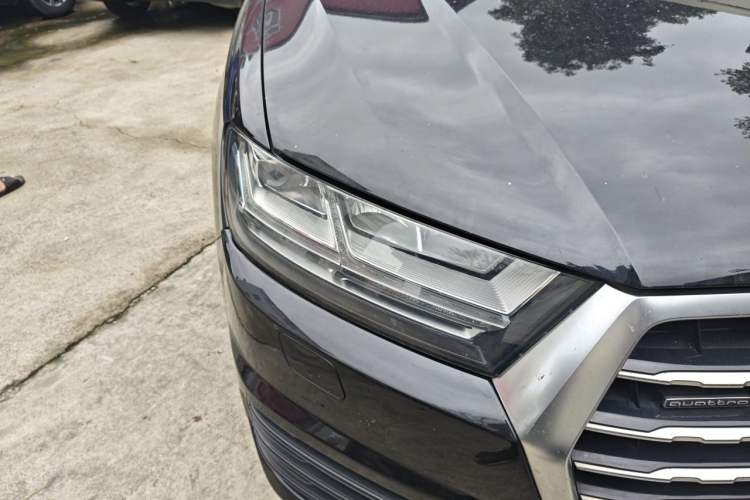 Used Audi Q7 2018 40 TFSI Comfort Model Right Front Headlight