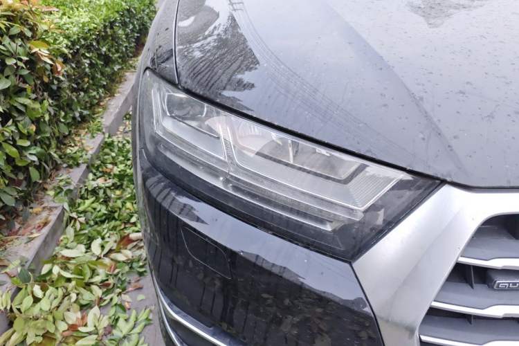 Used Audi Q7 2018 40 TFSI Comfort Model Right Front Headlight