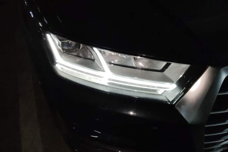 Used Audi Q7 2018 45 TFSI S line Sport Edition Right Front Headlight