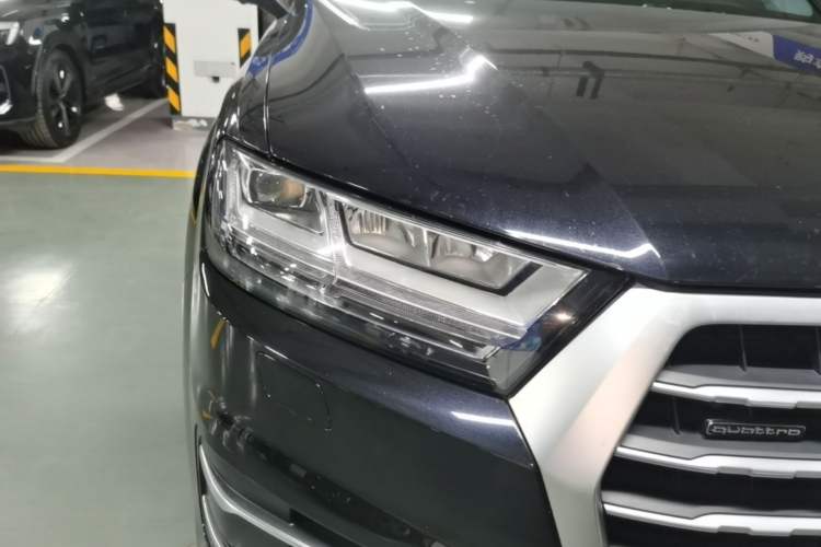 Used Audi Q7 2018 45 TFSI Technology Edition Right Front Headlight