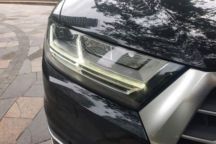 Used Audi Q7 2018 45 TFSI Technology Edition Right Front Headlight
