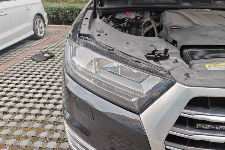 Used Audi Q7 2018 40 TFSI Comfort Model Right Front Headlight